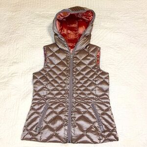Bernardo puffer vest with hood silver and coral Petite Medium PM